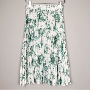 {H&M} NWT Toile accordion skirt